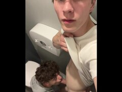 Zayne Bright gives a supah hot library bathroom to a twinkling stud